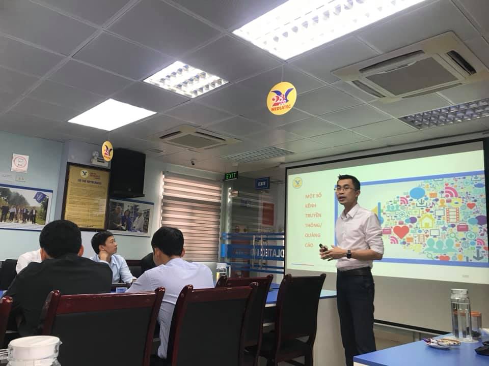 Chiến lược Quản trị Marketing Y tế: Giải bài toán lãng phí ngân sách và tối ưu hóa tỷ lệ chuyển đổi bệnh nhân